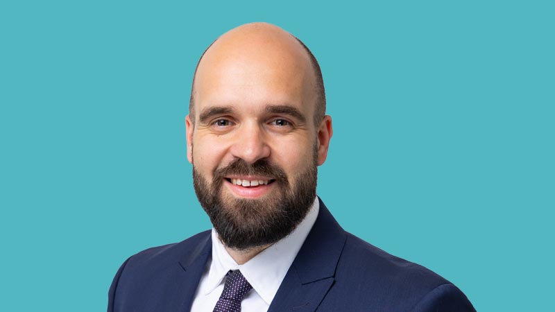 Dr. Stefan van der Hoek